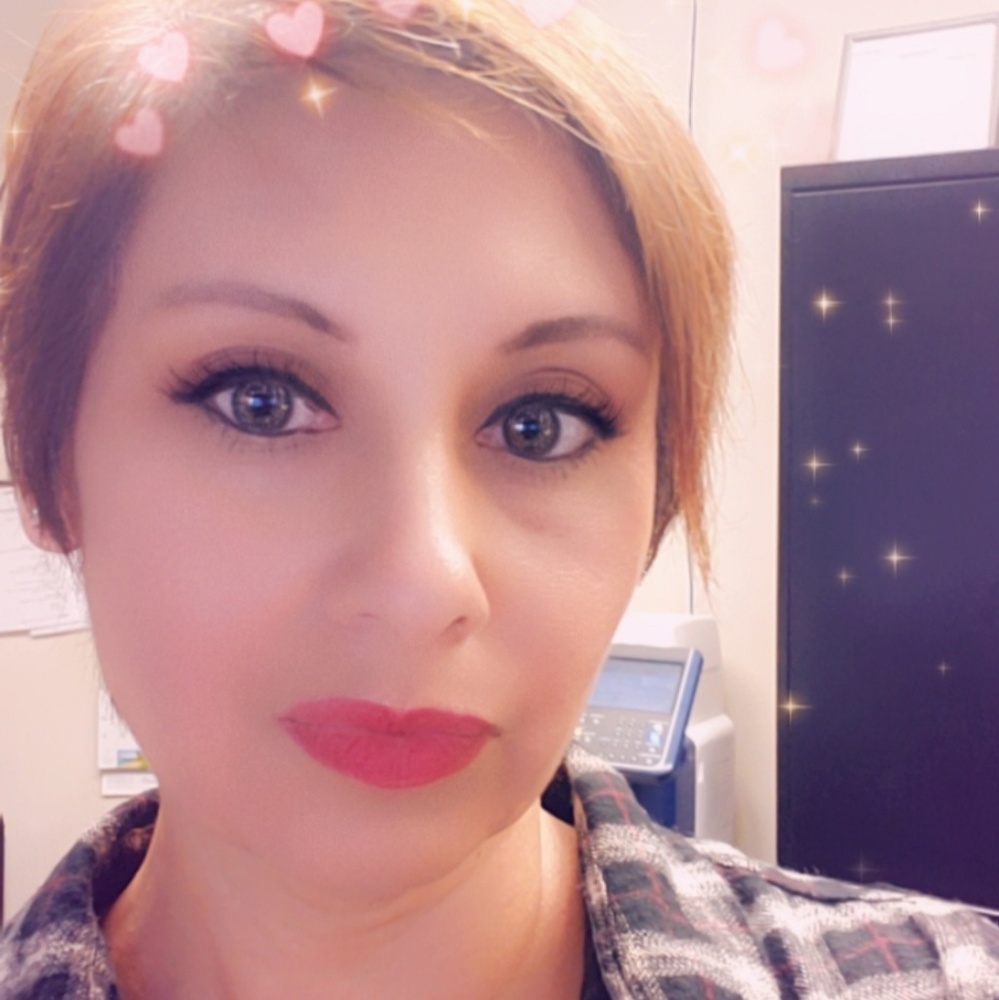Meet your Posher, Yvette